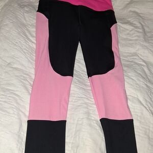 CLOSET CLEAN OUT!!!! BundleVictoria's Secret Women's Leggings in Pink and Black